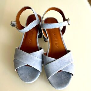 Aerosoles Cosmos Platform Sandal. Size 8.5.
NWOT. Baby blue suede.
